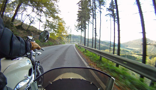 Motoradfahrt Richtung Grevenstein