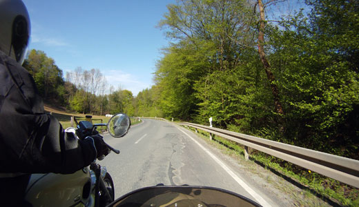 Straßenzustand vor Herdringen, nicht nur Motorradfahrer aufgepasst!