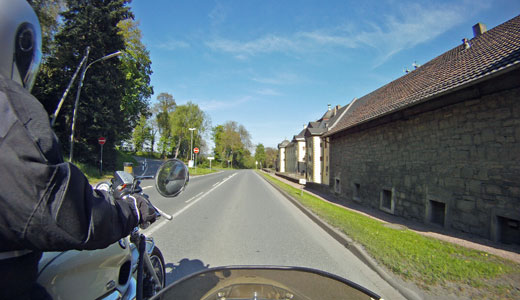 Vorbeifahrt am Schloss herdringen