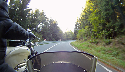 Gefährliche Rechtskurve Auf dem Plettenberger Pass