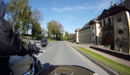 Motorradfahrt am Herdringer Schloss vorbei