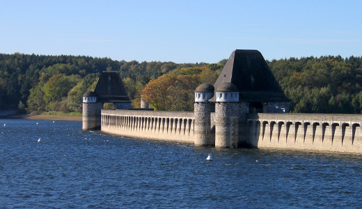 Staumauer des Möhnesees