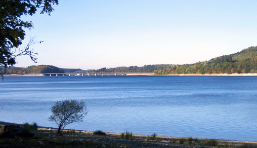 Blick auf die Delecker Brücke, Möhnesee