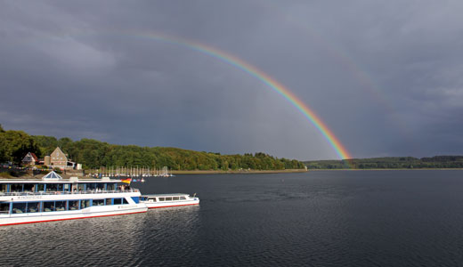 Bootsanlegestelle nahe der Sperrmauer am Möhnesee