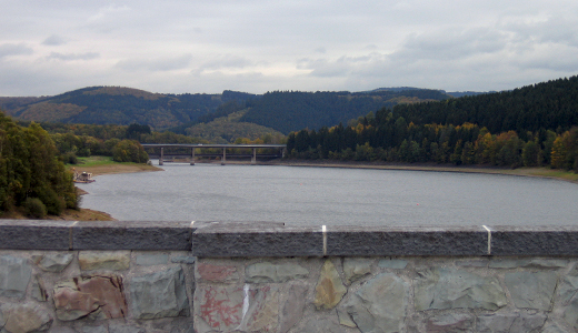 Blick von der listerstaumauer zum Biggesee